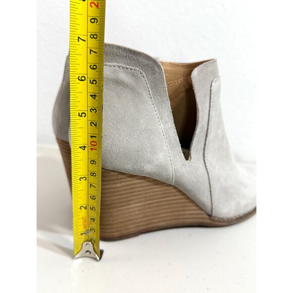 Lucky Brand Yabba Suede Leather Wedge Bootie Taupe Gray Size 9.5 NWOB - Picture 11 of 11